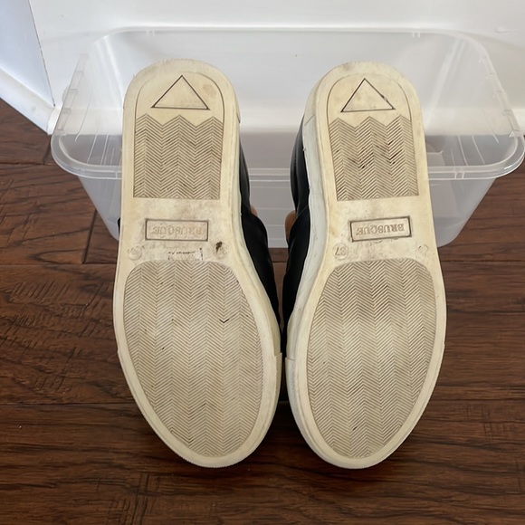 Leather shoes with bow tires the front - Picture 2 of 3